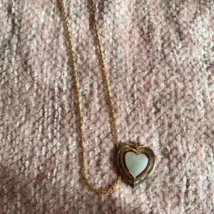 gold chain with heart pendant